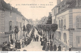 PARAY LE MONIAL (71) - Avenue De La Gare - Arrivée D'un Pélerinage Devant L'hotel De La Poste Cpa - Paray Le Monial