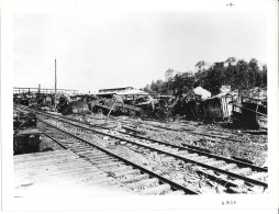 Grande Photo SNCF Gare De Poitiers  4 10 1944 Destruction Seconde Guerre Mondiale WW2 24x18 Cm Animée - Treinen