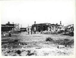 Grande Photo SNCF Gare De Douai B. V.  Destruction Seconde Guerre Mondiale WW2 24x18 Cm Animée - Eisenbahnen