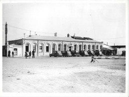 Grande Photo SNCF Gare De Douai Après Reconstruction Seconde Guerre Mondiale WW2 24x18 Cm Animée - Treni