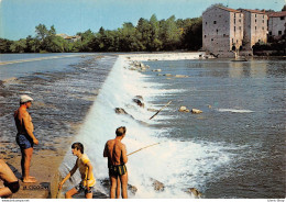 Aiguillon (47) - Barrage Sur Le Lot Et Plan D'eau - Pêcheur -Hommes Torse Nu En Maillot De Bain Éditions La Cigogne Cpsm - Altri & Non Classificati