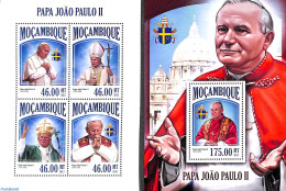 Mozambique 2013 Pope John Paul II 2 S/s, Mint NH, Religion - Pope - Pausen