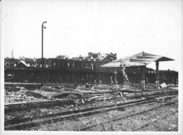 Grande Photo SNCF Gare De Dunkerque Ville Destruction Seconde Guerre Mondiale WW2 24x18 Cm - Eisenbahnen