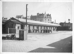 Grande Photo SNCF Gare De Dunkerque Ville Après Reconstruction Seconde Guerre Mondiale WW2 24x18 Cm - Trenes