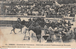 ►NIMES◄30►CPA◄1909►COURSES DE TAUREAUX ◄► ENTR'ACTE PENDANT L'ENLÈVEMENT DU TAUREAU◄ ►ÉDIT. Nelles GALERIES N°17 - Corridas