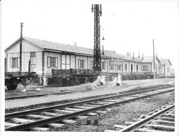 Grande Photo SNCF Gare De Creil Reconstruite Après Seconde Guerre Mondiale WW2 24x18 Cm - Eisenbahnen