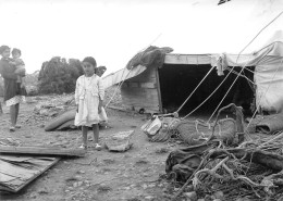 TURQUIE Travaux à Mersin  Famille Devant Les Tentes Des Ouvriers Année 1966 (scan R/V )  N° 79 \MO7028 - Turchia