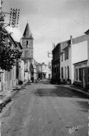 île D'Oléron DOLUS église Et Rue Principale Carte Vierge  (Scans R/V) N° 2 \MO7001 - Ile D'Oléron