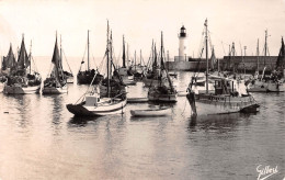 17 île D'Oléron  LA COTINIERE  Le Port Le Phare Carte Vierge  (Scans R/V) N° 41 \MO7001 - Saint-Pierre-d'Oleron