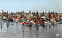 17 île D'Oléron  LA COTINIERE  Sardiniers Au Port  Carte Vierge  (Scans R/V) N° 42 \MO7001 - Saint-Pierre-d'Oleron