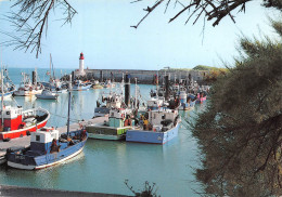 17 île D'Oléron  Le Port De LA COTINIERE Les Chalutiers (Scans R/V) N° 59 \MO7001 - Saint-Pierre-d'Oleron