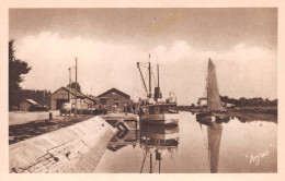 17 île D'Oléron  BOYARDVILLE L'embarquement Du Pierre LOTI (Scans R/V) N° 73 \MO7001 - Ile D'Oléron