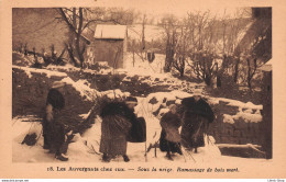 [63] TAUVES - Les Auvergnats Chez Eux - Sous La Neige. Ramassage De Bois Mort". CPA - Sonstige & Ohne Zuordnung