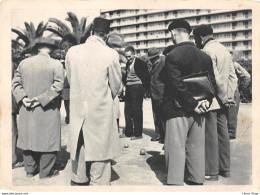 Algérie  - CPSM - Les Locataires D'un H.L.M Se Retrouvent Sur La Place à L'heure De La Partie De Boules - Otros & Sin Clasificación