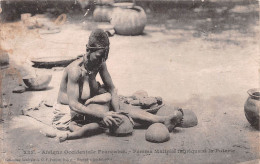 SENEGAL Saint Louis Femme Malinké Fabriquant De La Poterie (Scans R/V) N° 6 \MO7011 - Sénégal