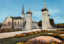 21 DIJON La Place Wilson Et L'église Saint Pierre Carte Vierge Non Circulé (Scans R/V) N° 44 \MO7014 - Dijon