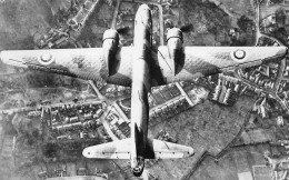ROYAL AIR FORCE  BOMBARDIER MOYEN VICKERS " WELLINGTON " EN VOL Cpsm - 1939-1945: 2ème Guerre