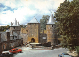 35 FOUGERES Entrée Du Chateau  Carte Vierge Non Circulé (Scan R/V )n° 66 \MO7026 - Fougeres