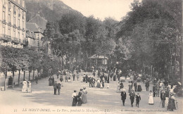 63 LE MONT DORE Le Parc Pendant La Musique  Carte Vierge Non Circulé édition Delaunay (Scans R/V) N° 50 \MO7041 - Le Mont Dore