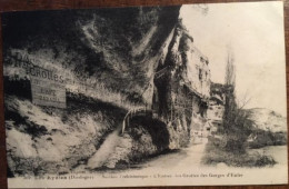 Cpa 24 Dordogne, Les Eyzies, L'entrée Des Grottes Des Gorges D'Enfer, Enseigne Café Paradis, éd L.Garde, écrite En 1924 - Les Eyzies