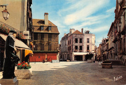 AUXERRE Place De La Mairie Carte Vierge Non Voyagé éditions Valoire (Scans R/V) N° 45 \MO7048 - Auxerre