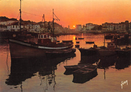 64 SAINT JEAN DE LUZ Coucher De Soleil Sur Le Port Carte Vierge Non Circulé  (Scans R/V) N° 23 \MO7057 - Saint Jean De Luz