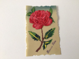 Carte Postale Ancienne Transparante Fleur En Relief Bonne Fête - Fleurs