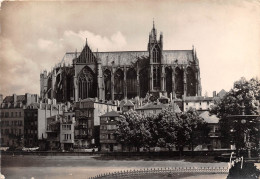 57 METZ La Cathédrale Vu De La Place De La Comédie  éditions Yvon  N° 20 \MO7067 - Metz