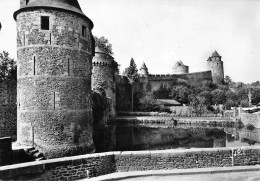 35 FOUGERES étang De La Couarde Et Entrée Du Chateau éditions Yvon  (Scans R/V) N° 39 \MO7068 - Fougeres