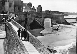 35 SAINT MALO Plage Bon Secours Promenade Des Remparts éditions Yvon  (Scans R/V) N° 29 \MO7068 - Saint Malo