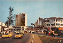 CAMEROUN Yaounde Centre Ville Immeuble IBM BASTOS Commissariat Du Tourisme éd Iris  (Scans R/V) N° 15 \MP7109 - Kameroen