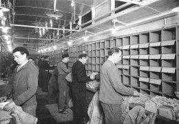 Paris 1945 POSTES PTT BUREAU AMBULANT  éditions Visualia Janvier 2011 Musée De La POSTE  (2 Scans) N° 37 \MP7116 - Arrondissement: 15