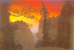 Zimbabwe Rhodesia Victoria Falls At Sunrise Publisher PVT HARARE (Scan R/V) N° 31 \MP7117 - Simbabwe