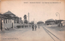 SENEGAL DAKAR Boulevard National  Les Casernes Des Madeleines éd Collas Coll Benyoumoff (Scan R/V) N° 31 \MP7118 - Sénégal