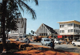 CAMEROUN YAOUNDE  Le Centre Commercial  édition Hoa-Qui (Scan R/V) N° 22 \MP7120 - Kameroen