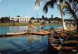 CAMEROUN YAOUNDE Le Club Nautique Carte Vierge Non Circulé édition  Hoa-Qui Mexichrome (Scan R/V) N° 28 \MP7120 - Kameroen