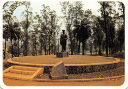 CAMEROUN YAOUNDE Statue Charles ATANGANA Ntsama Carte Vierge Non Circulé édition Iris (Scan R/V) N° 29 \MP7120 - Camerun