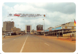 CAMEROUN YAOUNDE Avenue Du 20 MAI  édition TIFCARTES Carte Vierge Non Circulé  (Scan R/V) N° 35 \MP7120 - Camerun