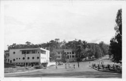 CAMEROUN YAOUNDE La Poste PTT Et Le Trésor  éditions Photographie PAULEAU à Douala (Scan R/V) N° 6 \MP7120 - Cameroun