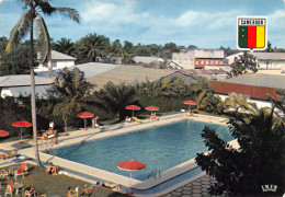 CAMEROUN DOUALA La Piscine De L'hotel AKWA   éditions IRIS (Scan R/V) N° 4 \MP7121 - Camerun