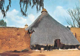 CAMEROUN N'GAOUNDERE Palais Du LAMIDO à Ngaoundere   éd Sinet Carte Vierge Non Circulé (Scan R/V) N° 43 \MP7122 - Camerun