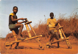 CAMEROUN Vélos En Bois   (Scan R/V) N° 56 \MP7122 - Camerún