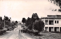 Cameroun N'KONGOAMBA ( NKONGSAMBA ) Avenue De La Région  éditions Du MONGO (Scan R/V) N° 7 \MP7122 - Camerún