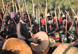 CAMEROUN Danse Des Guerriers TOUPOURI éd Comgétour Carte Vierge Non Circulé  (Scan R/V) N° 5 \MP7123 - Kamerun