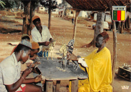 CAMEROUN Sculpteurs  (Scan R/V) N° 9 \MP7123 - Kamerun