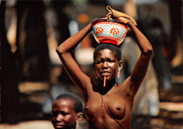 CAMEROUN MAROUA Jeune Fille Aux Seins Nus Marché De Mafa Desnudo Nudi Top-Less Naked Nude (Scan R/V) N° 1 \MP7123 - Cameroun