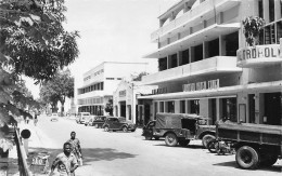 CONGO BRAZZAVILLE L'Avenue Du Gouverneur Eboué Et L'Hôtel Métropole Dos Vierge Non Circulé  (Scan R/V) N° 31 \MP7124 - Brazzaville