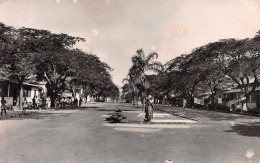 GUINEE Française CONAKRY Un Boulevard édition COGEX (Scan R/V) N° 28 \MP7133 - Guinea Francese