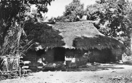 GUINEE Française CONAKRY  Case Indigène Dans La Banlieue Carte Vierge Non Circulé (Scan R/V) N° 47 \MP7133 - Französisch-Guinea