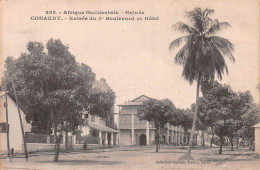 GUINEE Française CONAKRY  Entrée Du 3ème Boulevard Et Hôtel édition Fortier  (Scan R/V) N° 53 \MP7133 - Guinea Francesa